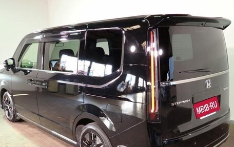 Honda Stepwgn, 2022 год, 2 000 000 рублей, 4 фотография