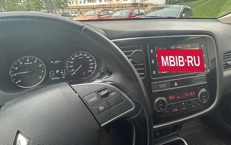 Mitsubishi Outlander III рестайлинг 3, 2019 год, 2 350 000 рублей, 9 фотография