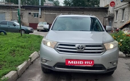 Toyota Highlander III, 2011 год, 1 770 000 рублей, 2 фотография