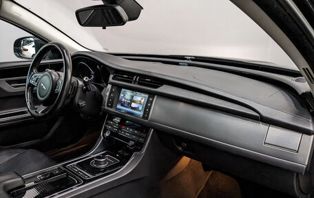 Jaguar XF II, 2016 год, 1 850 000 рублей, 13 фотография