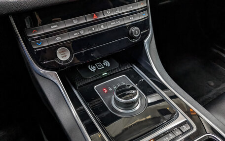 Jaguar XF II, 2016 год, 1 850 000 рублей, 21 фотография