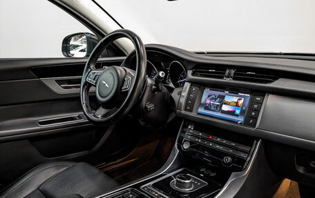 Jaguar XF II, 2016 год, 1 850 000 рублей, 28 фотография
