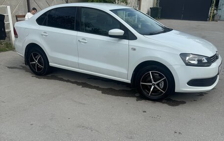 Volkswagen Polo VI (EU Market), 2014 год, 1 350 000 рублей, 2 фотография