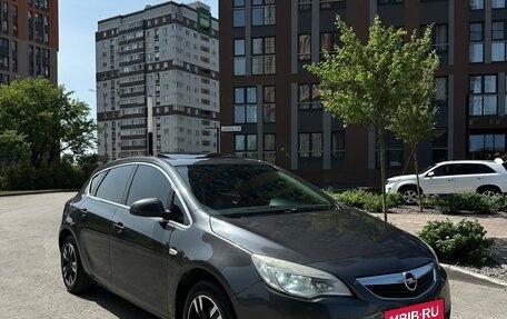Opel Astra J, 2011 год, 600 000 рублей, 2 фотография