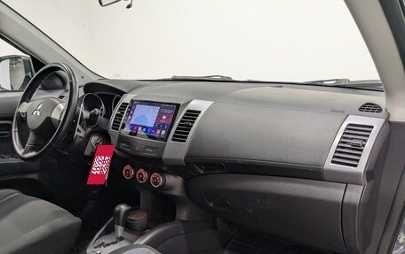 Mitsubishi Outlander III рестайлинг 3, 2011 год, 1 100 000 рублей, 13 фотография