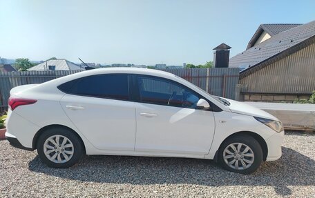 Hyundai Solaris II рестайлинг, 2021 год, 1 200 000 рублей, 3 фотография