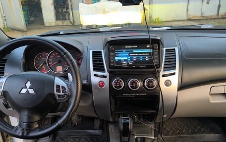 Mitsubishi Pajero Sport II рестайлинг, 2013 год, 1 750 000 рублей, 10 фотография