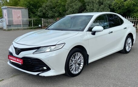 Toyota Camry, 2018 год, 1 890 000 рублей, 2 фотография