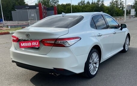 Toyota Camry, 2018 год, 1 890 000 рублей, 3 фотография