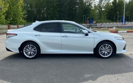 Toyota Camry, 2018 год, 1 890 000 рублей, 6 фотография