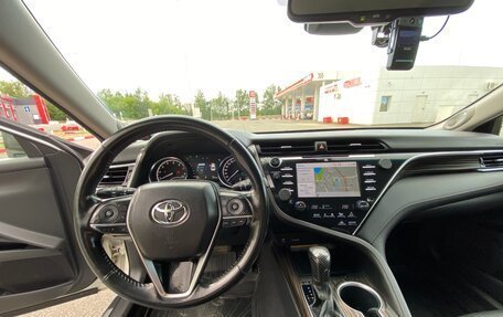 Toyota Camry, 2018 год, 1 890 000 рублей, 10 фотография