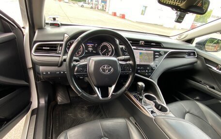Toyota Camry, 2018 год, 1 890 000 рублей, 9 фотография