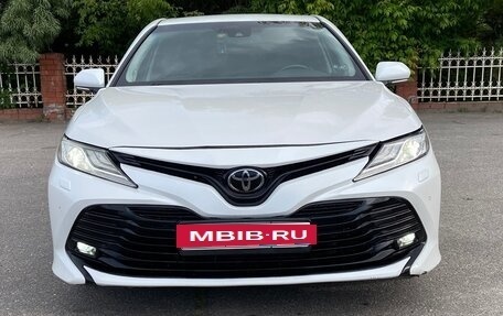 Toyota Camry, 2018 год, 1 890 000 рублей, 8 фотография