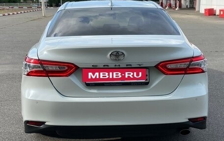 Toyota Camry, 2018 год, 1 890 000 рублей, 7 фотография