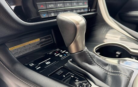 Lexus RX IV рестайлинг, 2018 год, 4 800 000 рублей, 13 фотография