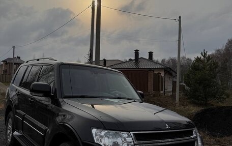Mitsubishi Pajero IV, 2013 год, 2 550 000 рублей, 2 фотография