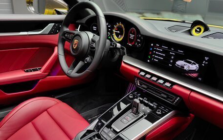 Porsche 911, 2023 год, 31 900 000 рублей, 25 фотография