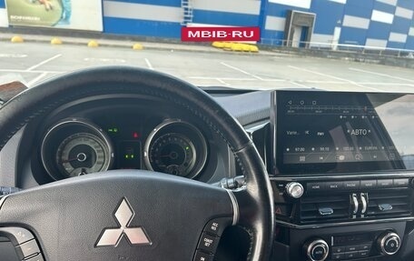 Mitsubishi Pajero IV, 2013 год, 2 690 000 рублей, 14 фотография