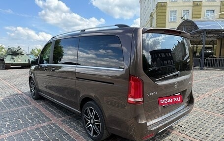 Mercedes-Benz V-Класс, 2017 год, 4 400 000 рублей, 4 фотография