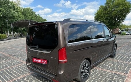 Mercedes-Benz V-Класс, 2017 год, 4 400 000 рублей, 2 фотография