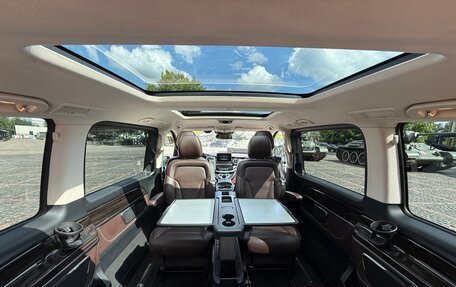 Mercedes-Benz V-Класс, 2017 год, 4 400 000 рублей, 25 фотография