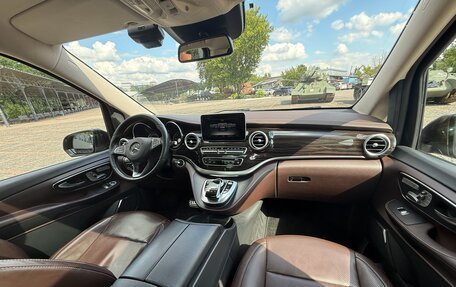 Mercedes-Benz V-Класс, 2017 год, 4 400 000 рублей, 30 фотография