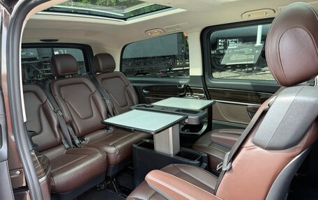 Mercedes-Benz V-Класс, 2017 год, 4 400 000 рублей, 27 фотография