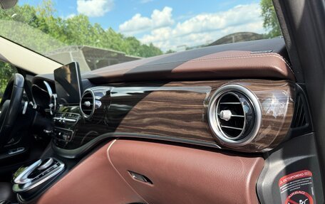 Mercedes-Benz V-Класс, 2017 год, 4 400 000 рублей, 32 фотография
