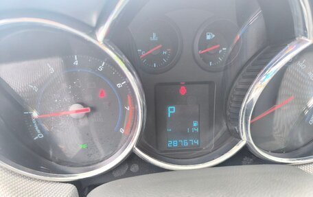 Chevrolet Cruze II, 2010 год, 700 000 рублей, 4 фотография