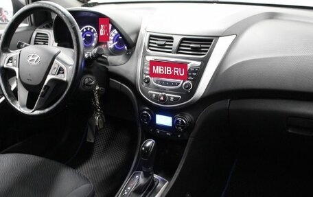 Hyundai Solaris II рестайлинг, 2011 год, 600 000 рублей, 16 фотография
