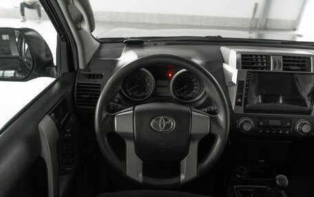 Toyota Land Cruiser Prado 150 рестайлинг 2, 2016 год, 3 140 000 рублей, 9 фотография
