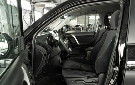 Toyota Land Cruiser Prado 150 рестайлинг 2, 2016 год, 3 140 000 рублей, 11 фотография