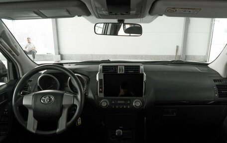 Toyota Land Cruiser Prado 150 рестайлинг 2, 2016 год, 3 140 000 рублей, 10 фотография