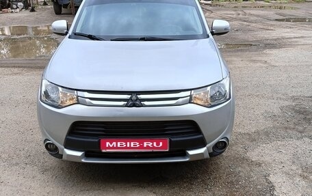 Mitsubishi Outlander III рестайлинг 3, 2014 год, 1 470 000 рублей, 1 фотография