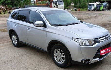 Mitsubishi Outlander III рестайлинг 3, 2014 год, 1 470 000 рублей, 2 фотография