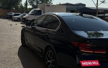 BMW 5 серия, 2022 год, 5 700 000 рублей, 4 фотография