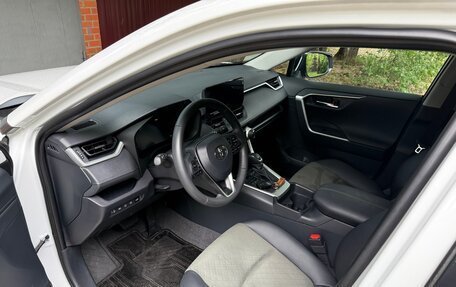 Toyota RAV4, 2024 год, 3 690 000 рублей, 9 фотография