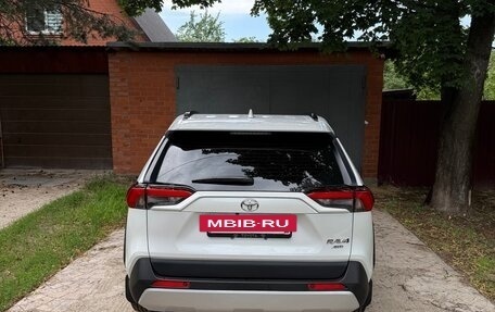 Toyota RAV4, 2024 год, 3 690 000 рублей, 5 фотография
