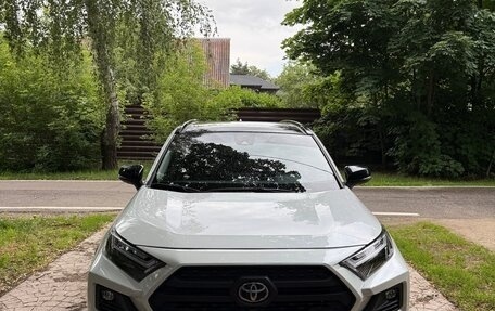 Toyota RAV4, 2024 год, 3 690 000 рублей, 2 фотография