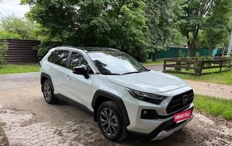 Toyota RAV4, 2024 год, 3 690 000 рублей, 3 фотография