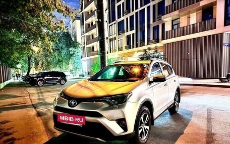 Toyota RAV4, 2017 год, 2 410 000 рублей, 5 фотография