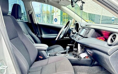 Toyota RAV4, 2017 год, 2 410 000 рублей, 12 фотография