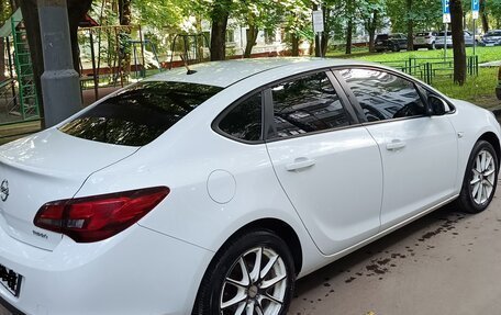Opel Astra J, 2013 год, 770 000 рублей, 2 фотография