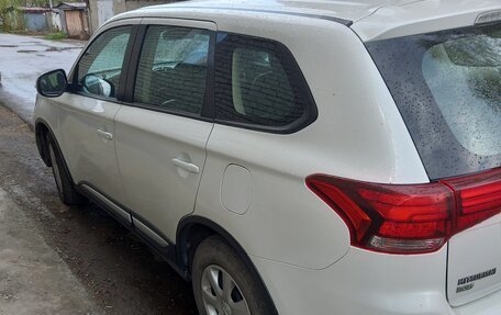 Mitsubishi Outlander III рестайлинг 3, 2017 год, 1 000 000 рублей, 4 фотография