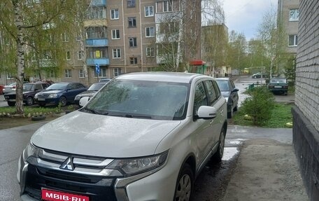 Mitsubishi Outlander III рестайлинг 3, 2017 год, 1 000 000 рублей, 1 фотография