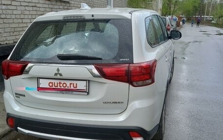 Mitsubishi Outlander III рестайлинг 3, 2017 год, 1 000 000 рублей, 5 фотография