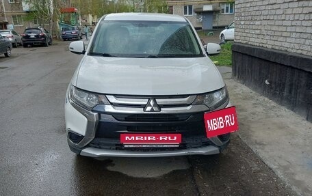 Mitsubishi Outlander III рестайлинг 3, 2017 год, 1 000 000 рублей, 3 фотография