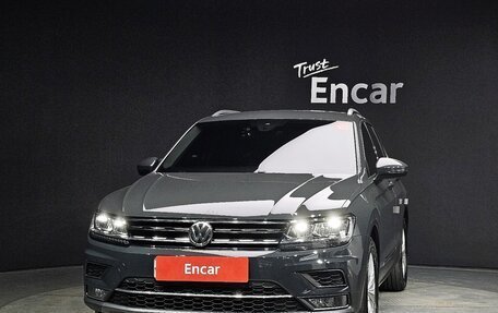 Volkswagen Tiguan II, 2020 год, 2 168 000 рублей, 3 фотография