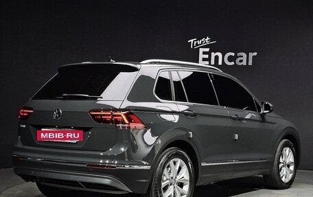 Volkswagen Tiguan II, 2020 год, 2 168 000 рублей, 5 фотография