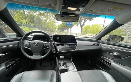 Lexus ES VII, 2021 год, 2 600 000 рублей, 6 фотография